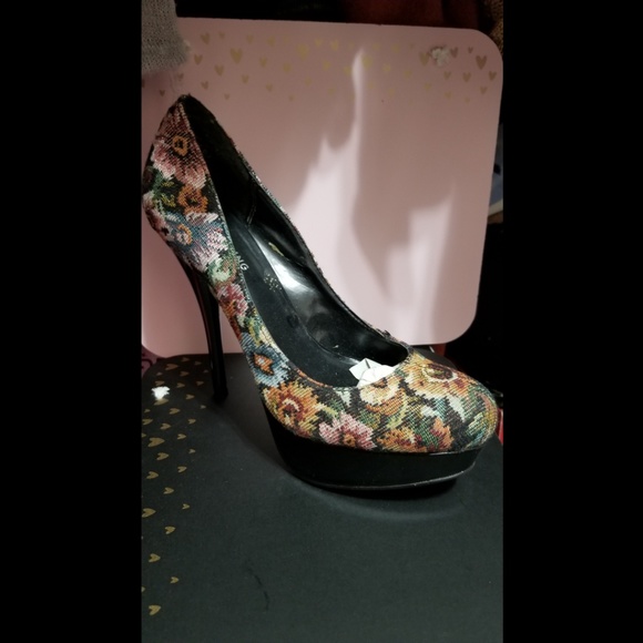 Cute and Sexy Floral Stilleto Heels - Picture 3 of 3